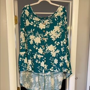Torrid Size 2 Teal and White Floral Hi-Low Skirt. Excellent condition!